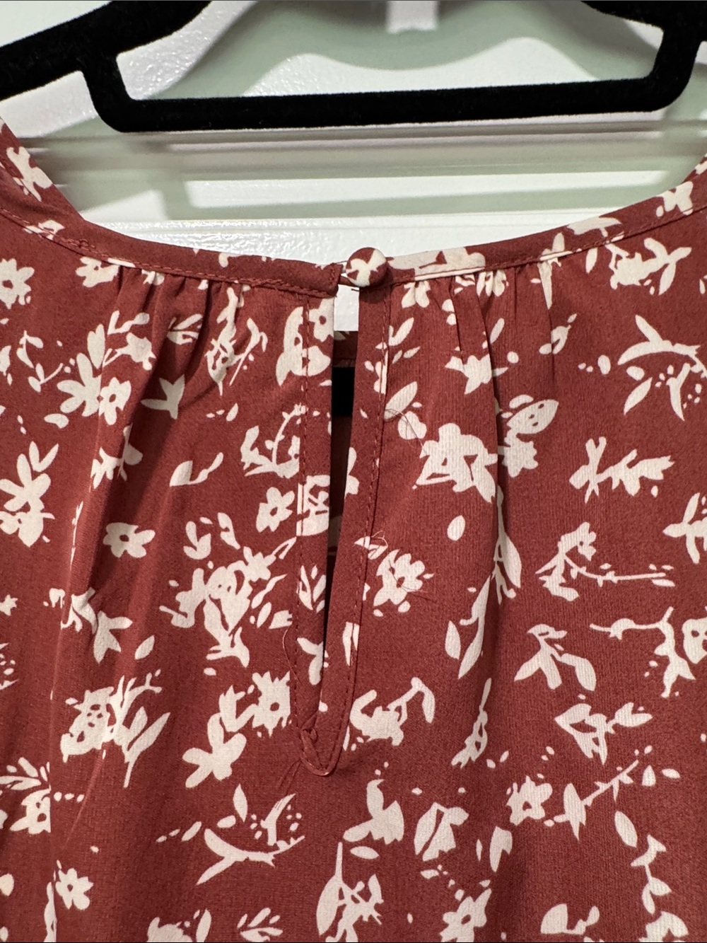 Floral Cap-Sleeve Blouse in Rust with White Print - Picture 3 of 3